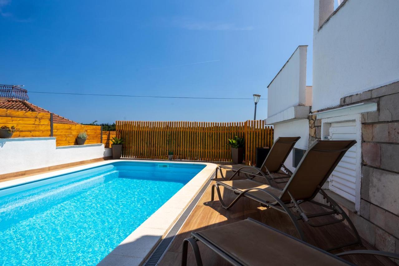 Villa Oasis With Private Pool Milna  Eksteriør billede